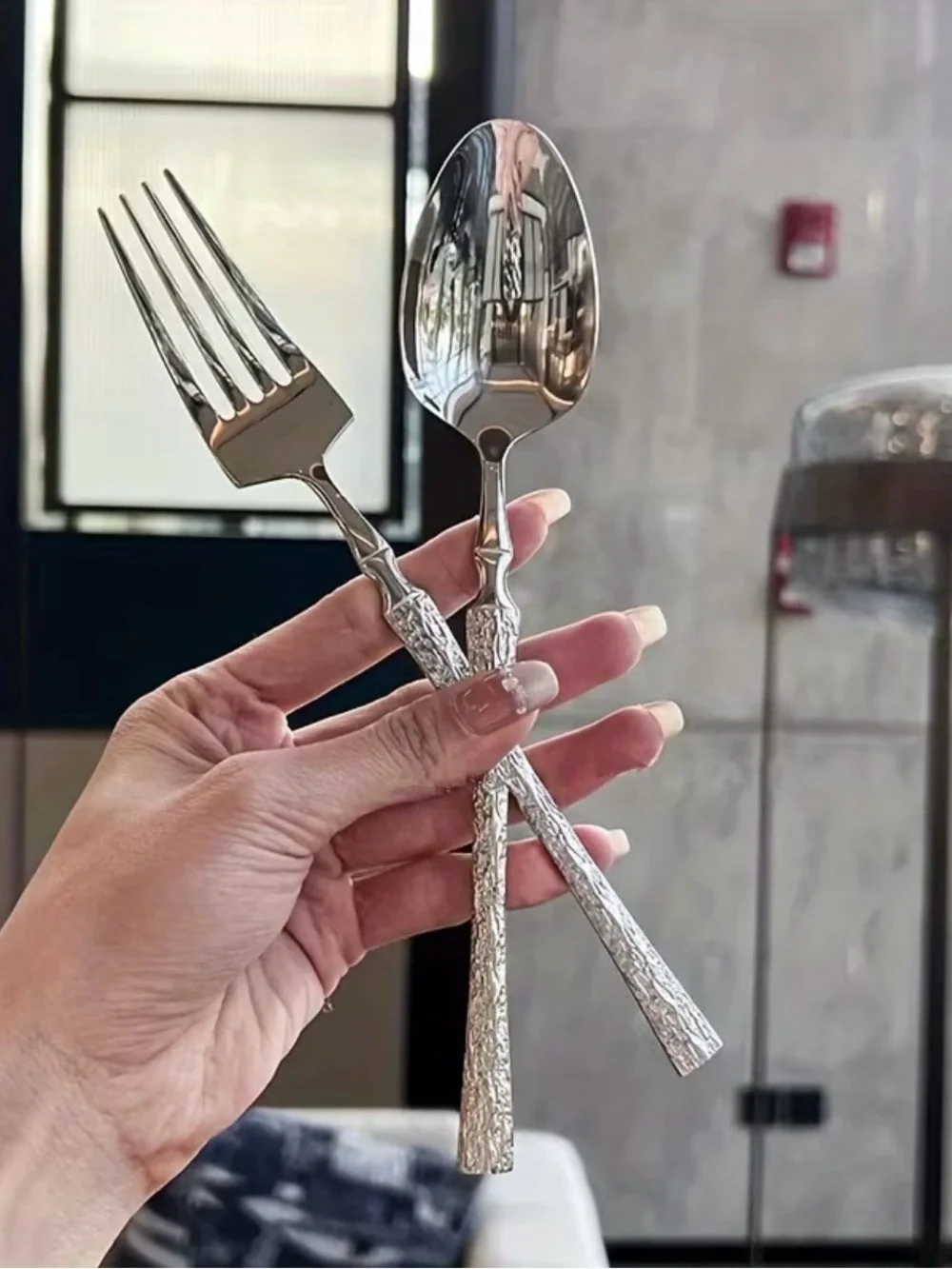16-Piece Silver Textured Flatware Set for 4 Modern Elegant Cutlery